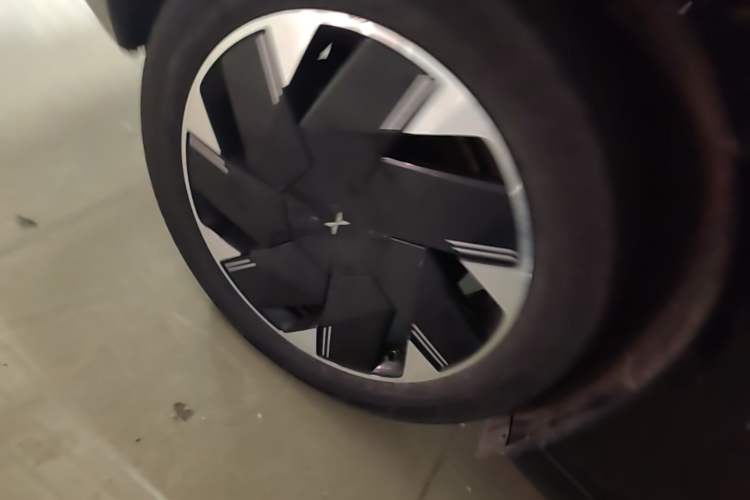 Used XPeng X9 2024 702 Ultra-Long Range Max Right Rear Wheel Hub