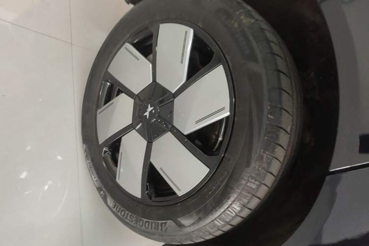 Used XPeng X9 2024 640 All-Wheel Drive High-Performance Max Right Rear Wheel Hub