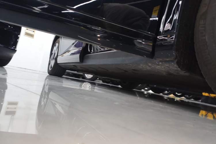 Used XPeng X9 2024 702 Ultra-Long Range Max Right Side Sill