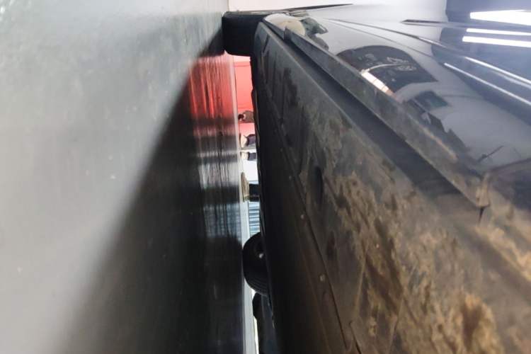 Used XPeng X9 2024 702 Ultra-Long Range Pro Right Side Sill