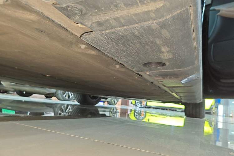 Used XPeng X9 2024 702 Ultra-Long Range Pro Right Side Sill