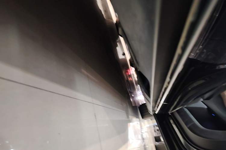 Used XPeng X9 2024 702 Ultra-Long Range Max Right Side Sill