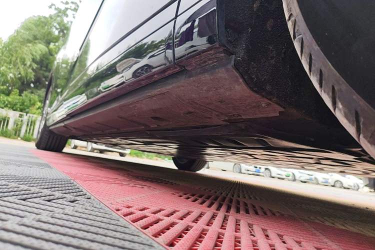 Used XPeng X9 2024 702 Ultra-Long Range Max Right Side Sill