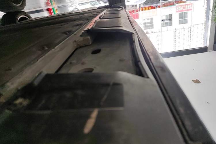 Used XPeng X9 2024 640 All-Wheel Drive High-Performance Max Right Side Sill