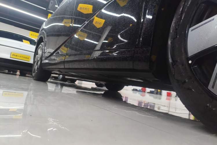 Used XPeng X9 2024 702 Ultra-Long Range Max Right Side Sill