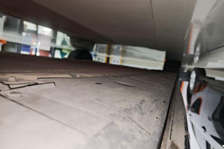 Used XPeng X9 2024 610 Long-Range Pro Right Side Sill