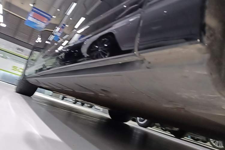 Used XPeng X9 2024 610 Long-Range Pro Right Side Sill