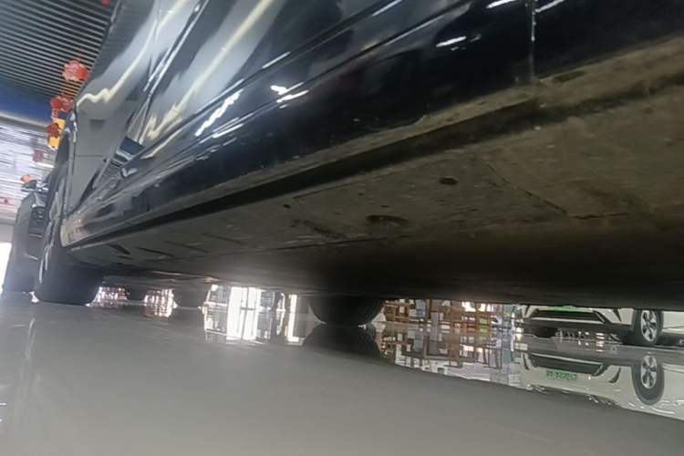 Used XPeng X9 2024 702 Ultra-Long Range Max Right Side Sill