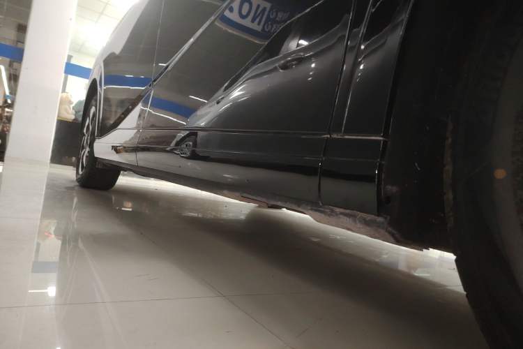 Used XPeng X9 2024 610 Long-Range Max Right Side Sill