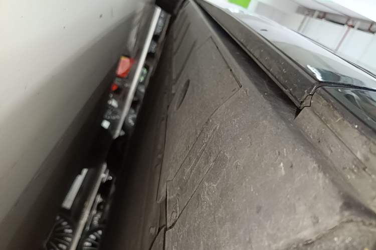Used XPeng X9 2024 702 Ultra-Long Range Max Right Side Sill