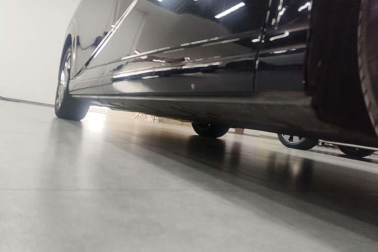 Used XPeng X9 2024 640 All-Wheel Drive High-Performance Max Right Side Sill