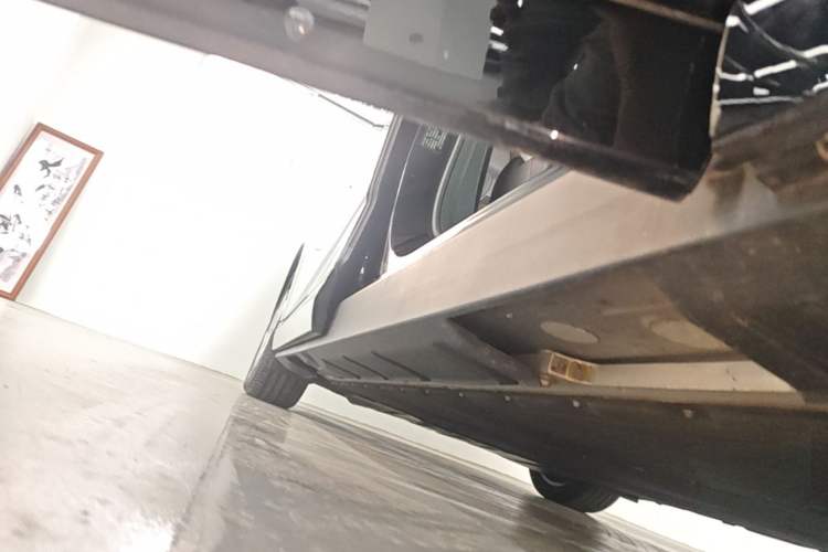 Used XPeng X9 2024 702 Ultra-Long Range Max Right Side Sill