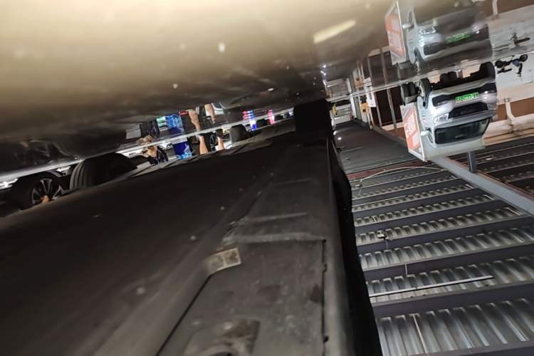 Used XPeng X9 2024 702 Ultra-Long Range Max Right Side Sill