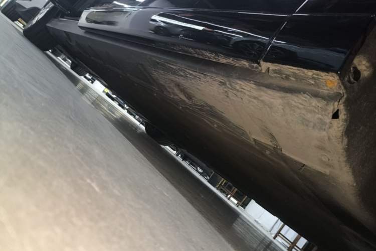 Used XPeng X9 2024 640 All-Wheel Drive High-Performance Max Right Side Sill