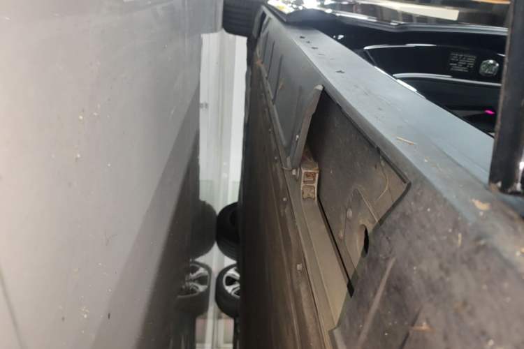 Used XPeng X9 2024 702 Ultra-Long Range Pro Right Side Sill