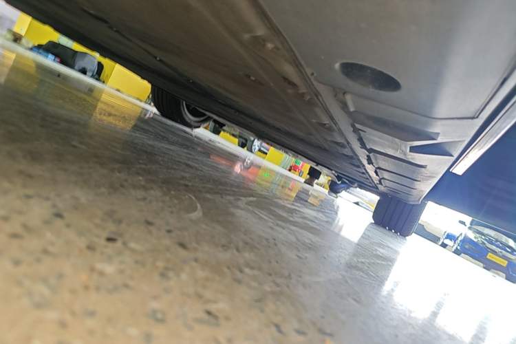 Used XPeng X9 2024 702 Ultra-Long Range Max Right Side Sill