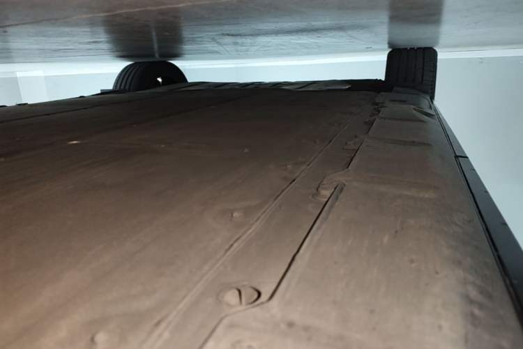 Used XPeng X9 2024 702 Ultra-Long Range Max Right Side Sill