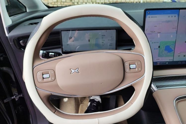 Used XPeng X9 2024 702 Ultra-Long Range Max Steering Wheel