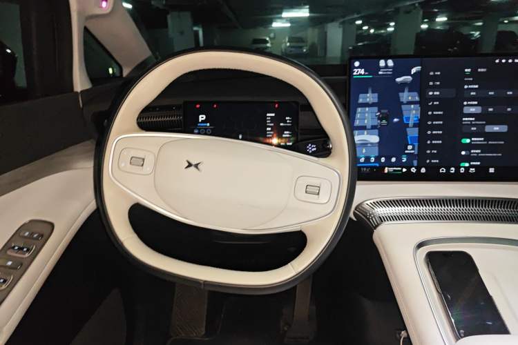 Used XPeng X9 2024 702 Ultra-Long Range Max Steering Wheel