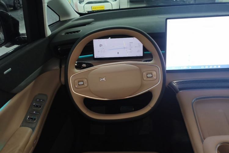 Used XPeng X9 2024 702 Ultra-Long Range Max Steering Wheel