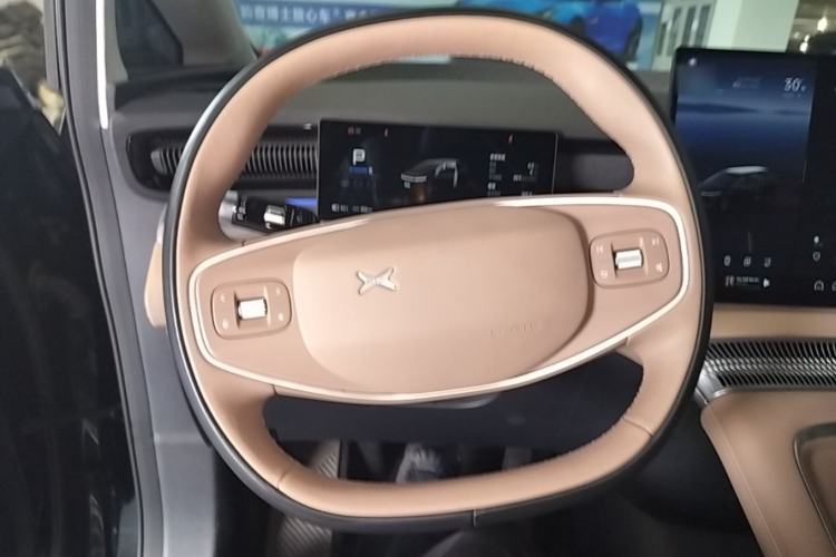 Used XPeng X9 2024 702 Ultra-Long Range Max Steering Wheel
