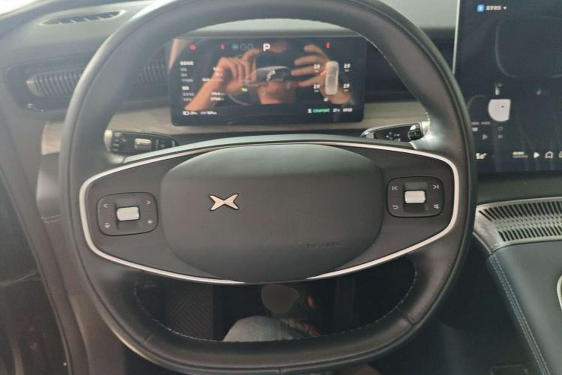 Used XPeng X9 2024 702 Ultra-Long Range Pro Steering Wheel