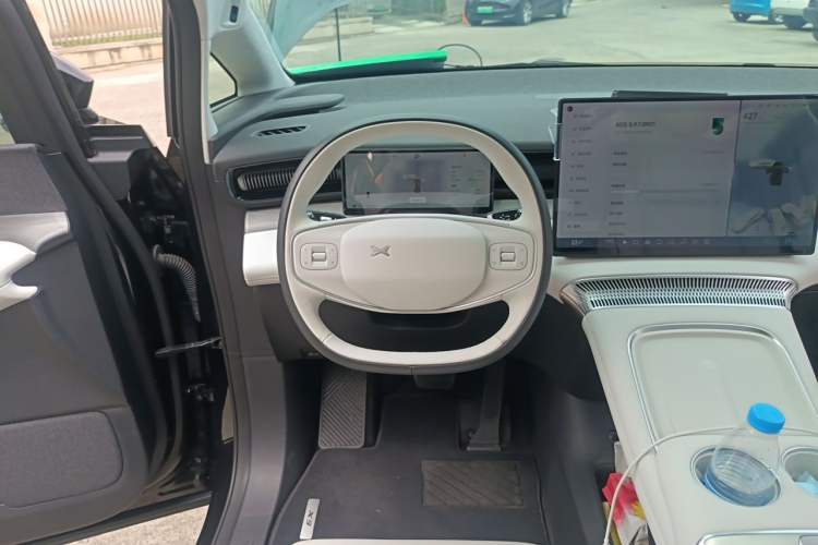 Used XPeng X9 2024 610 Long-Range Max Steering Wheel