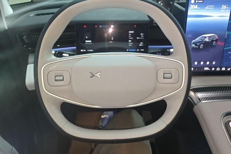 Used XPeng X9 2024 702 Ultra-Long Range Max Steering Wheel