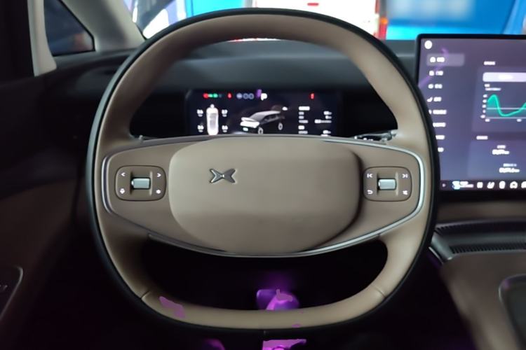 Used XPeng X9 2024 702 Ultra-Long Range Max Steering Wheel