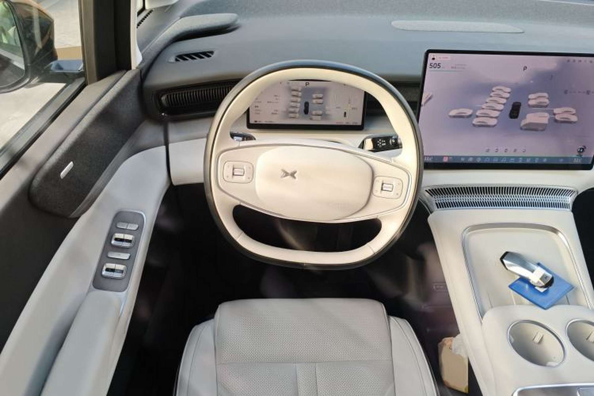 Used XPeng X9 2024 702 Ultra-Long Range Max Steering Wheel