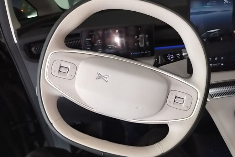 Used XPeng X9 2024 702 Ultra-Long Range Max Steering Wheel