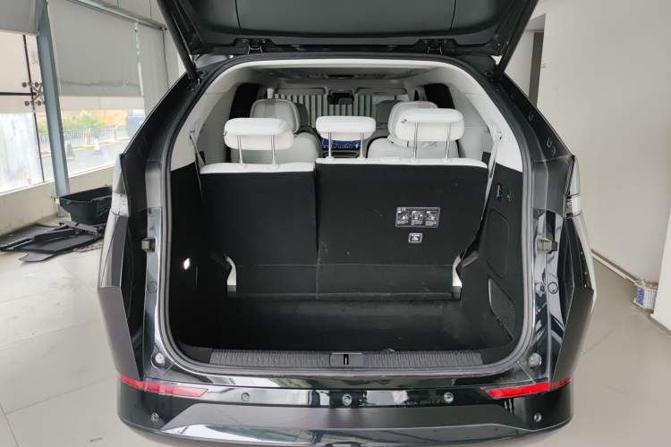 Used XPeng X9 2024 640 All-Wheel Drive High-Performance Max Trunk