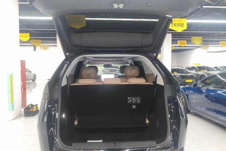 Used XPeng X9 2024 702 Ultra-Long Range Max Trunk