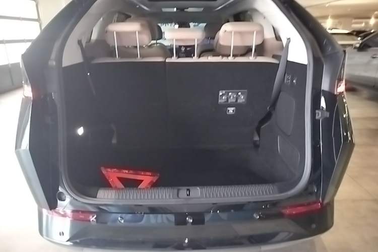 Used XPeng X9 2024 702 Ultra-Long Range Max Trunk