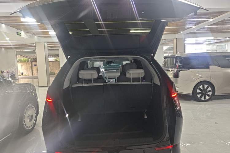 Used XPeng X9 2024 610 Long-Range Pro Trunk