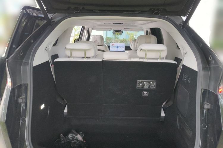 Used XPeng X9 2024 640 All-Wheel Drive High-Performance Max Trunk