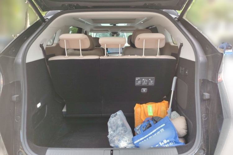Used XPeng X9 2024 610 Long-Range Pro Trunk