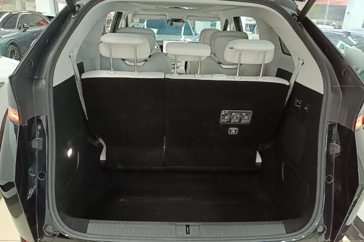 Used XPeng X9 2024 702 Ultra-Long Range Max Trunk
