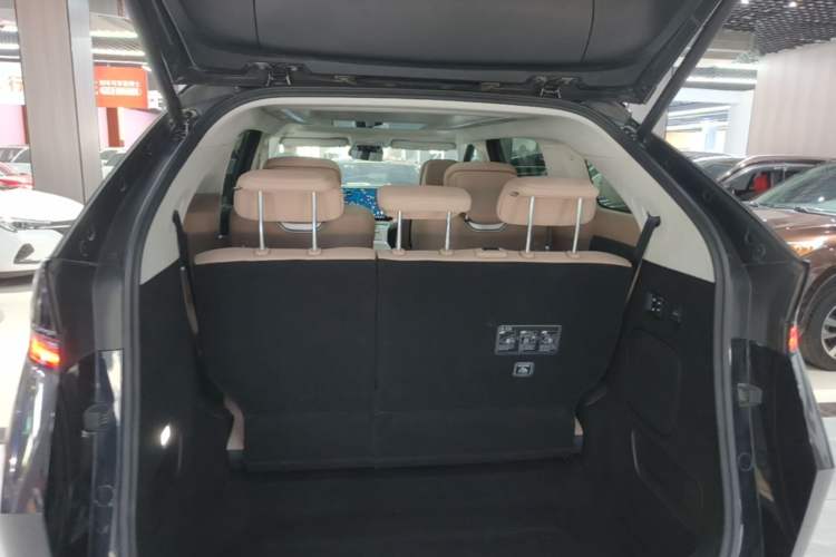 Used XPeng X9 2024 610 Long-Range Pro Trunk