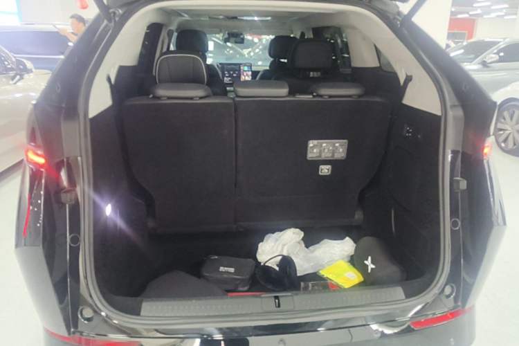 Used XPeng X9 2024 640 All-Wheel Drive High-Performance Max Trunk