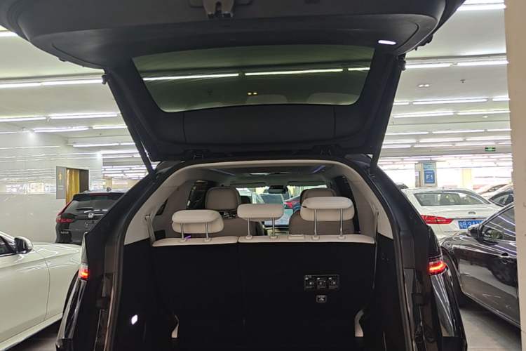 Used XPeng X9 2024 610 Long-Range Pro Trunk