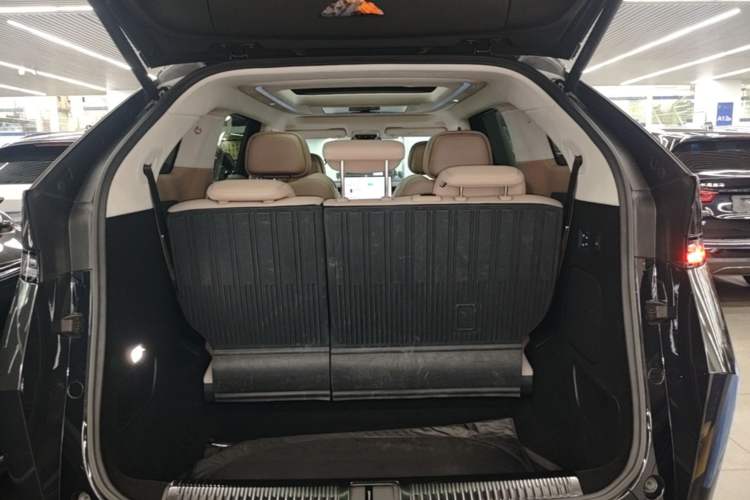 Used XPeng X9 2024 702 Ultra-Long Range Max Trunk