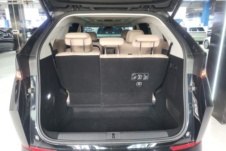 Used XPeng X9 2024 640 All-Wheel Drive High-Performance Max Trunk