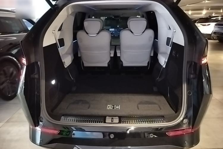 Used XPeng X9 2024 702 Ultra-Long Range Max Trunk