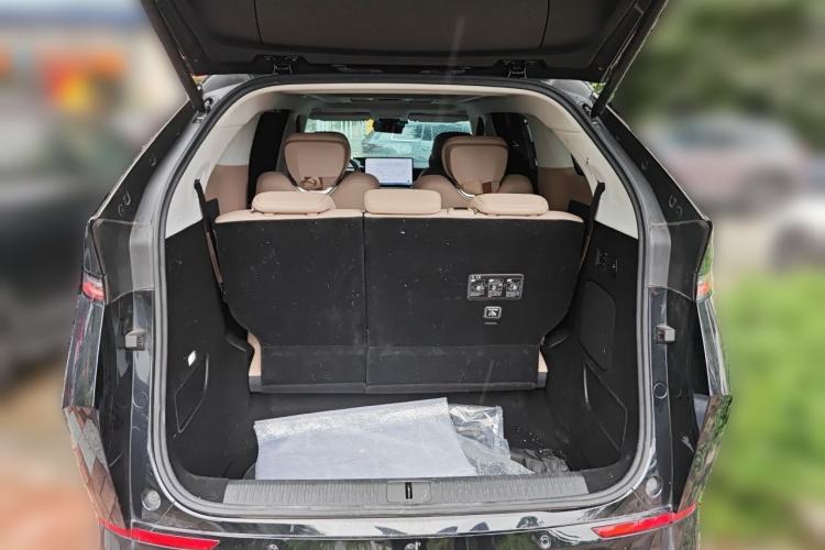 Used XPeng X9 2024 702 Ultra-Long Range Max Trunk