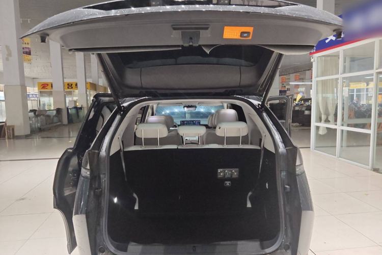 Used XPeng X9 2024 702 Ultra-Long Range Pro Trunk