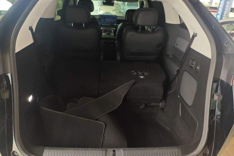 Used XPeng X9 2024 702 Ultra-Long Range Pro Trunk
