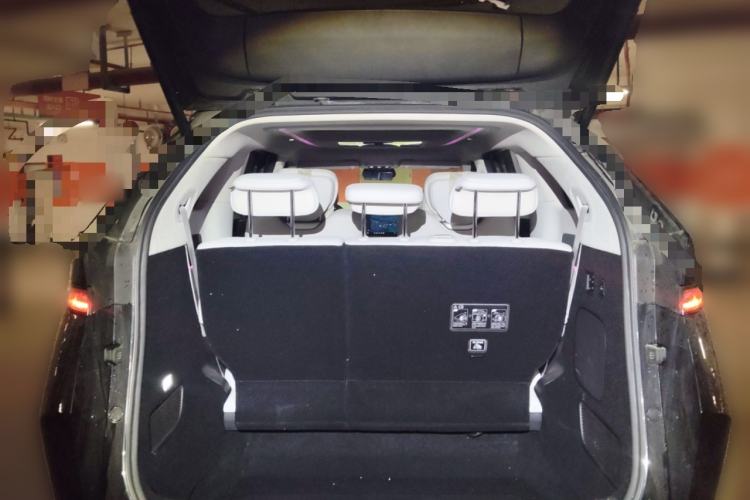 Used XPeng X9 2024 610 Long-Range Pro Trunk