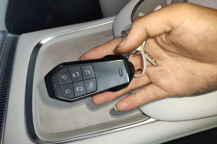 Used XPeng X9 2024 640 All-Wheel Drive High-Performance Max Vehicle Key