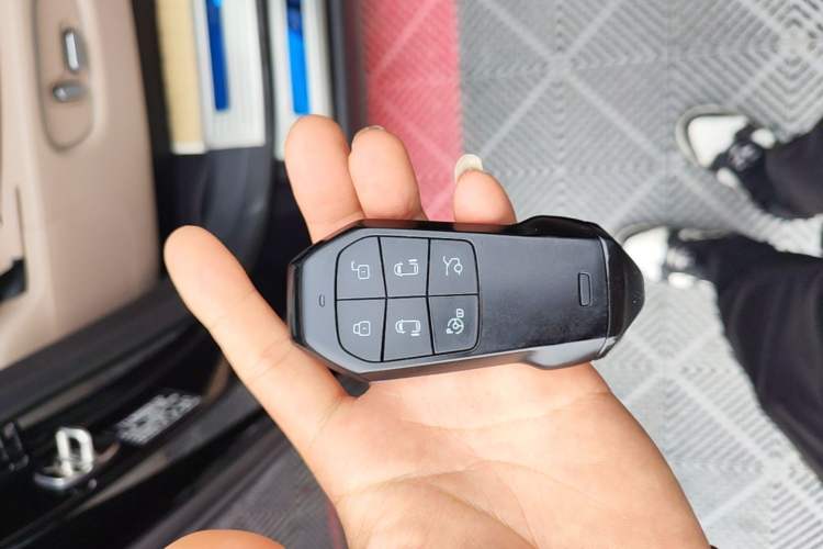 Used XPeng X9 2024 702 Ultra-Long Range Max Vehicle Key